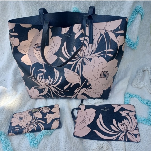 kate spade Handbags - Kate Spade reversible Pink and Black Tote Bag w/ Tropical Flair w/wallet& pouch